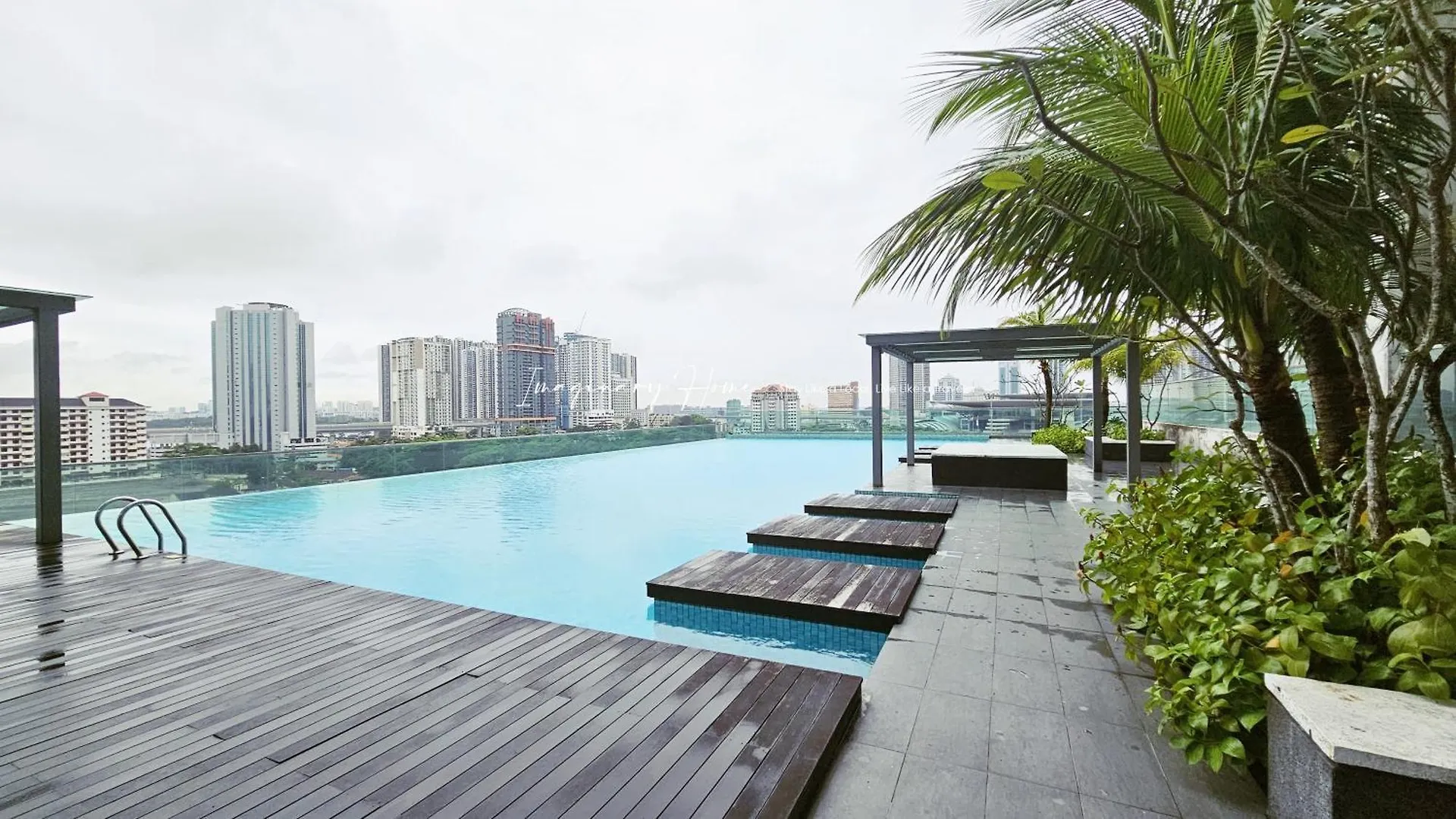 Paragon Suites Studio Apartment With Netflix, Ciq &Sg View Johor Bahru Malaysia