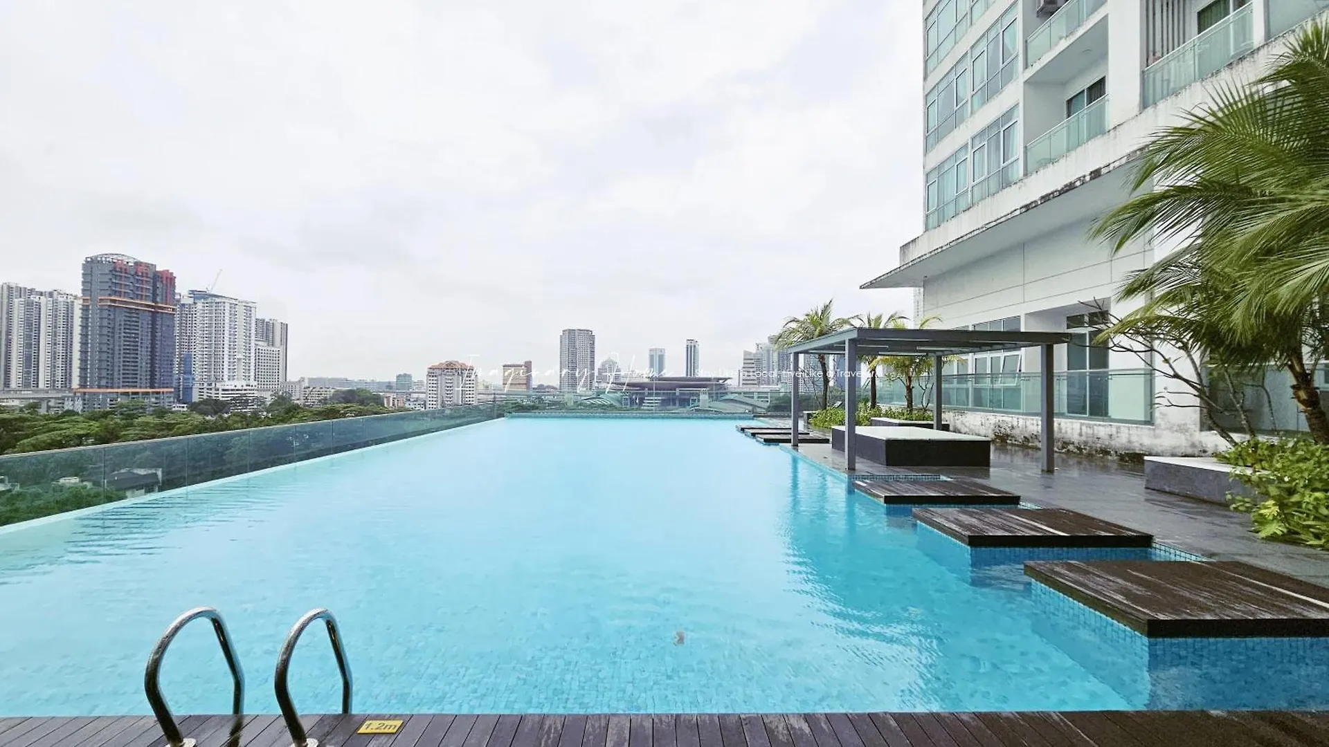 Paragon Suites Studio Apartment With Netflix, Ciq &Sg View Johor Bahru Malaysia